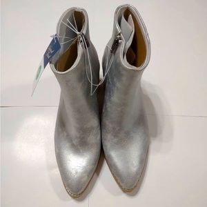Women's Malby Dress Boots - Universal Thread SILVER boots sz. 8.5